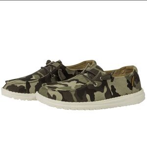 BNIB Hey Dude Women Camouflage Sneakers size #6